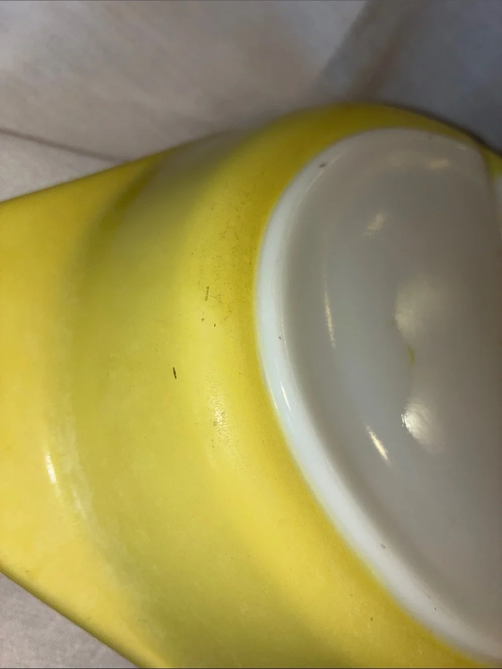 Vintage Yellow 1 1/2 Quart Divided Pyrex.